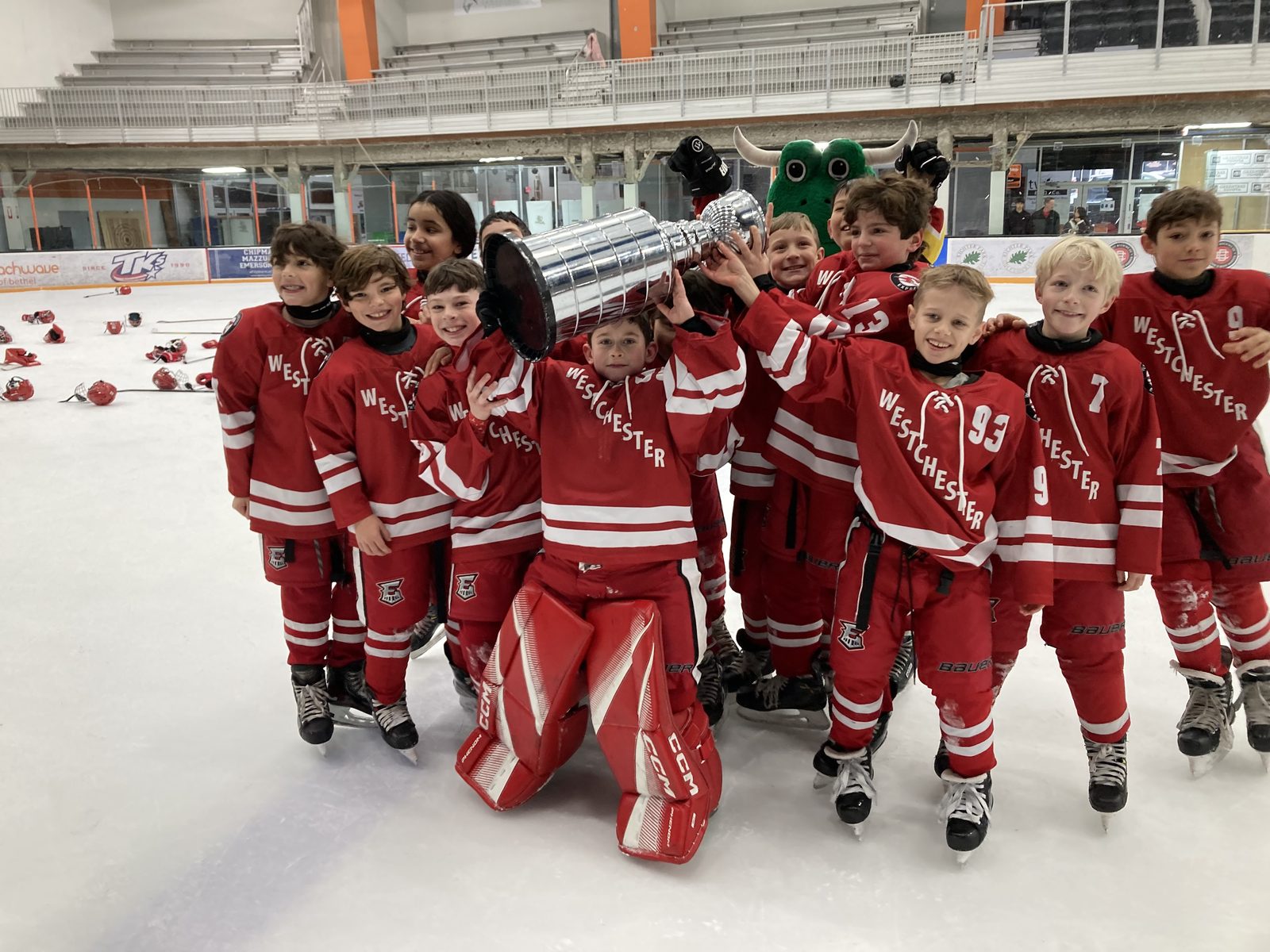 OneHockey youth team on the ice